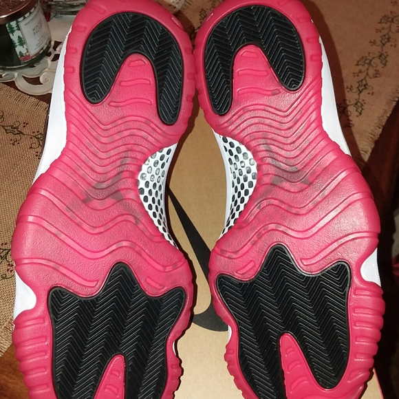 Jordan 11 Bred' s - Picture 7 of 8